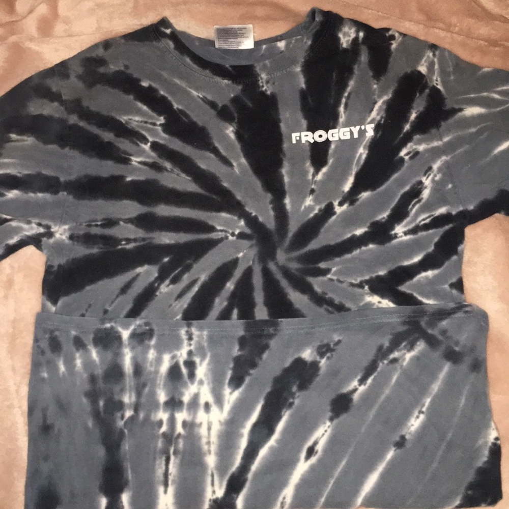 A super cute tie dyed froggy’s tee! $8!